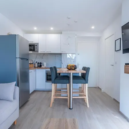 A Saint-raphael Апартаменты *